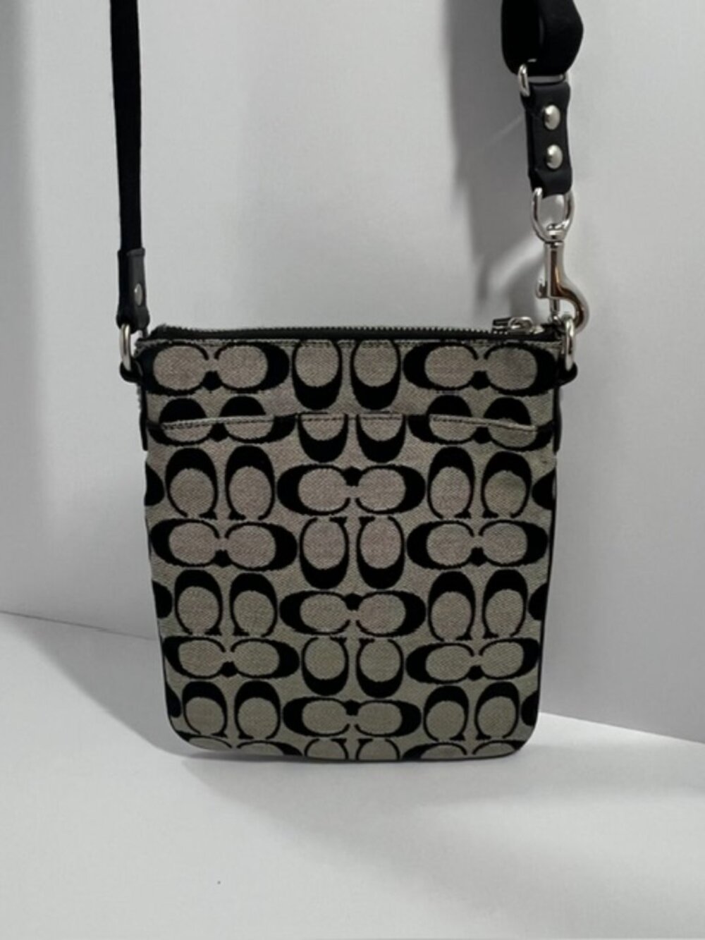 COACH SUTTON SIGNATURE SWINGPACK CROSSBODY GRAY/BLACK JACQUARD 43976 EUC - Picture 3 of 12